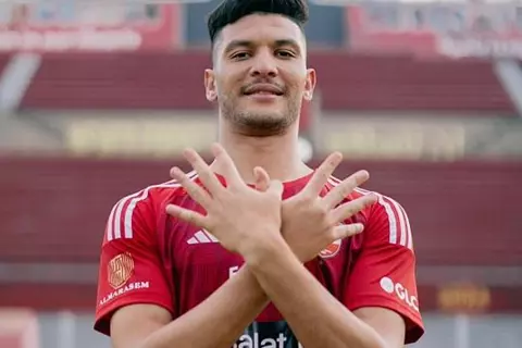 أشرف داري: تمنيت اللعب مع أبو تريكة ووائل  جمعة.. وجئت الأهلي للتتويج بجميع الألقاب